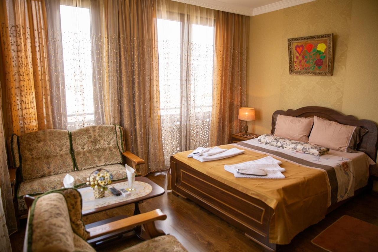 Family Hotel Kolorit Old Tbilisi Exteriör bild