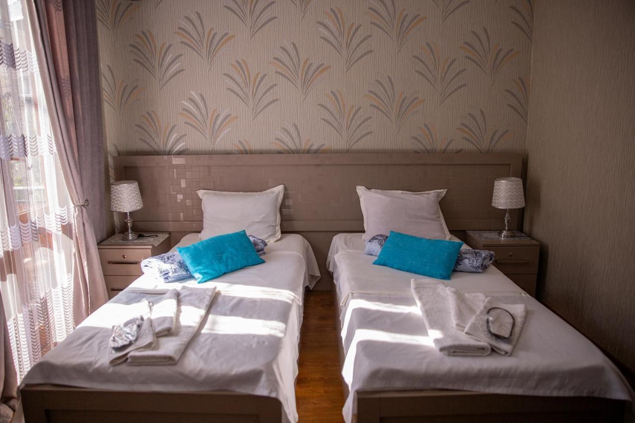 Family Hotel Kolorit Old Tbilisi Exteriör bild