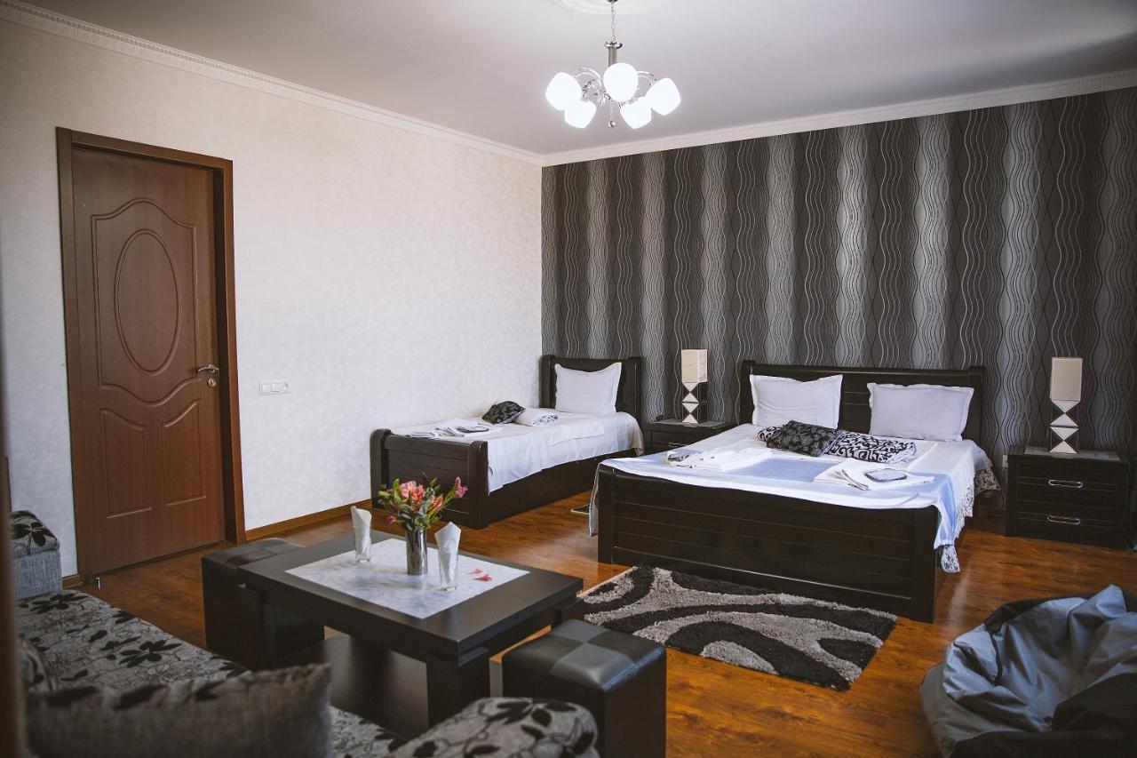 Family Hotel Kolorit Old Tbilisi Exteriör bild