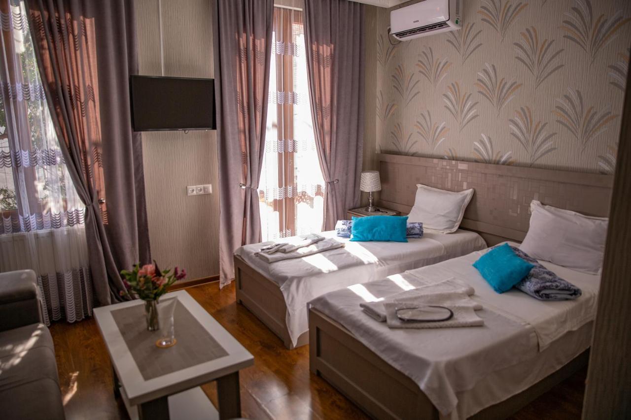 Family Hotel Kolorit Old Tbilisi Exteriör bild