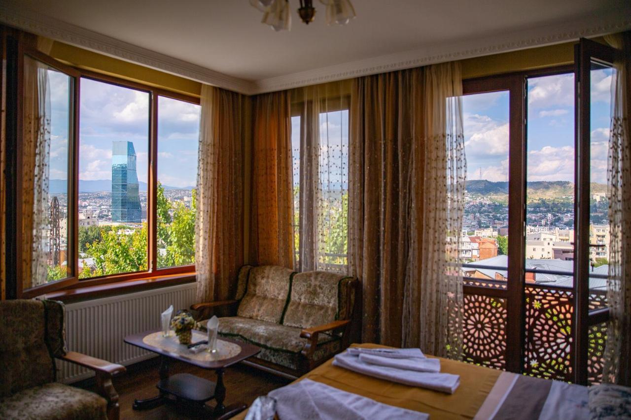 Family Hotel Kolorit Old Tbilisi Exteriör bild